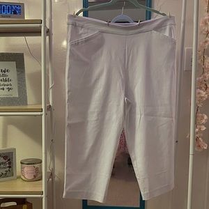 White Capri Pants ⚪️⚪️ XL